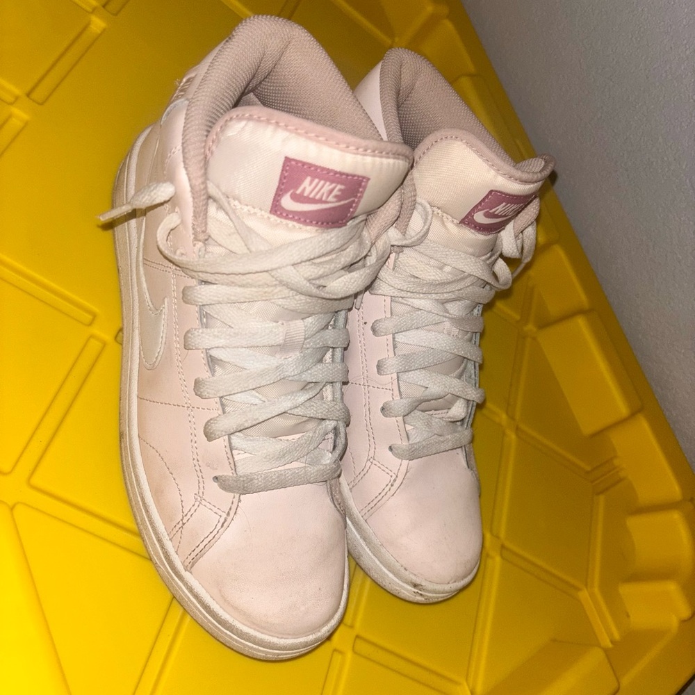 Nike Women's Sneakers in Pink and White